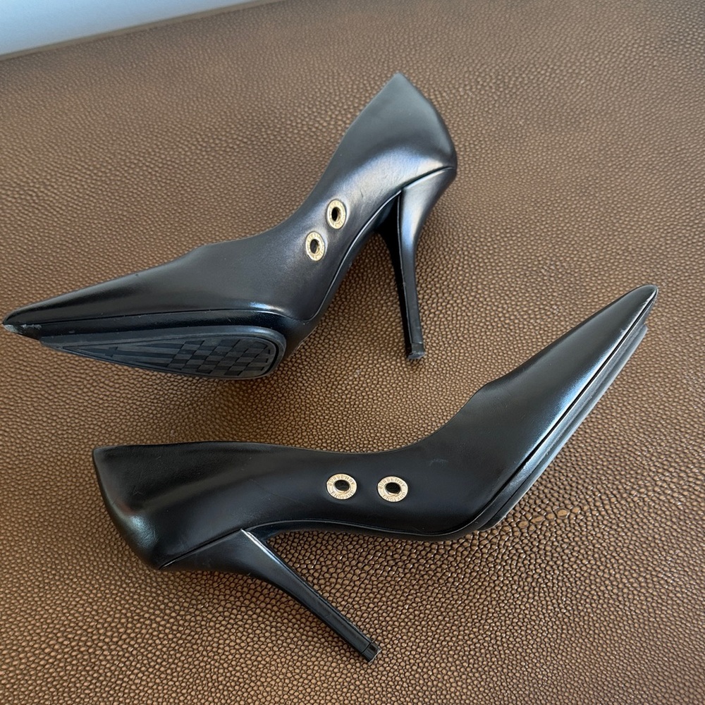 Burberry Classic Black Stiletto Pumps - Picture 9 of 11